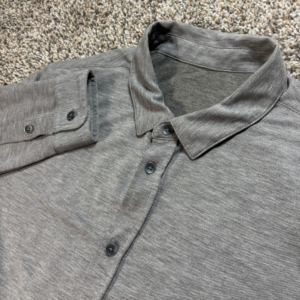 Vuori Men's Small Long Sleeve Button Up Shirt Heathered Grey V1026